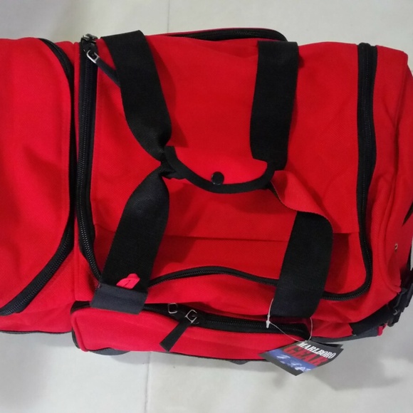 MARLBORO NEW W/ TAG DUFFEL BAG RUBBERIZED BOTTOM 22'' X 11'' X 11'' RED - Picture 2 of 4